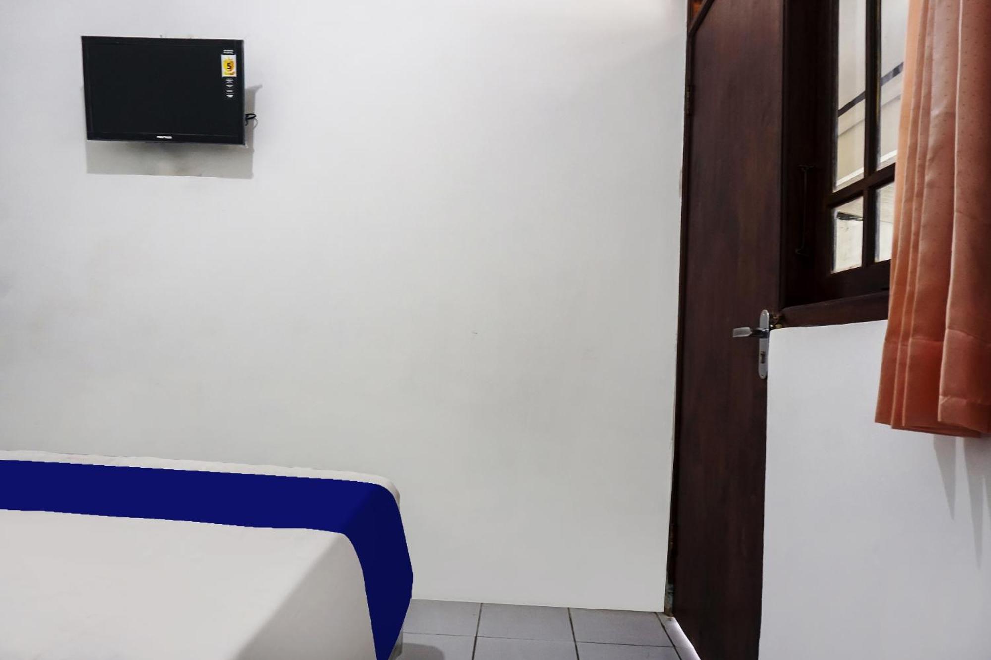 Oyo 90928 Wisma Asri Putra Syariah ボゴール エクステリア 写真