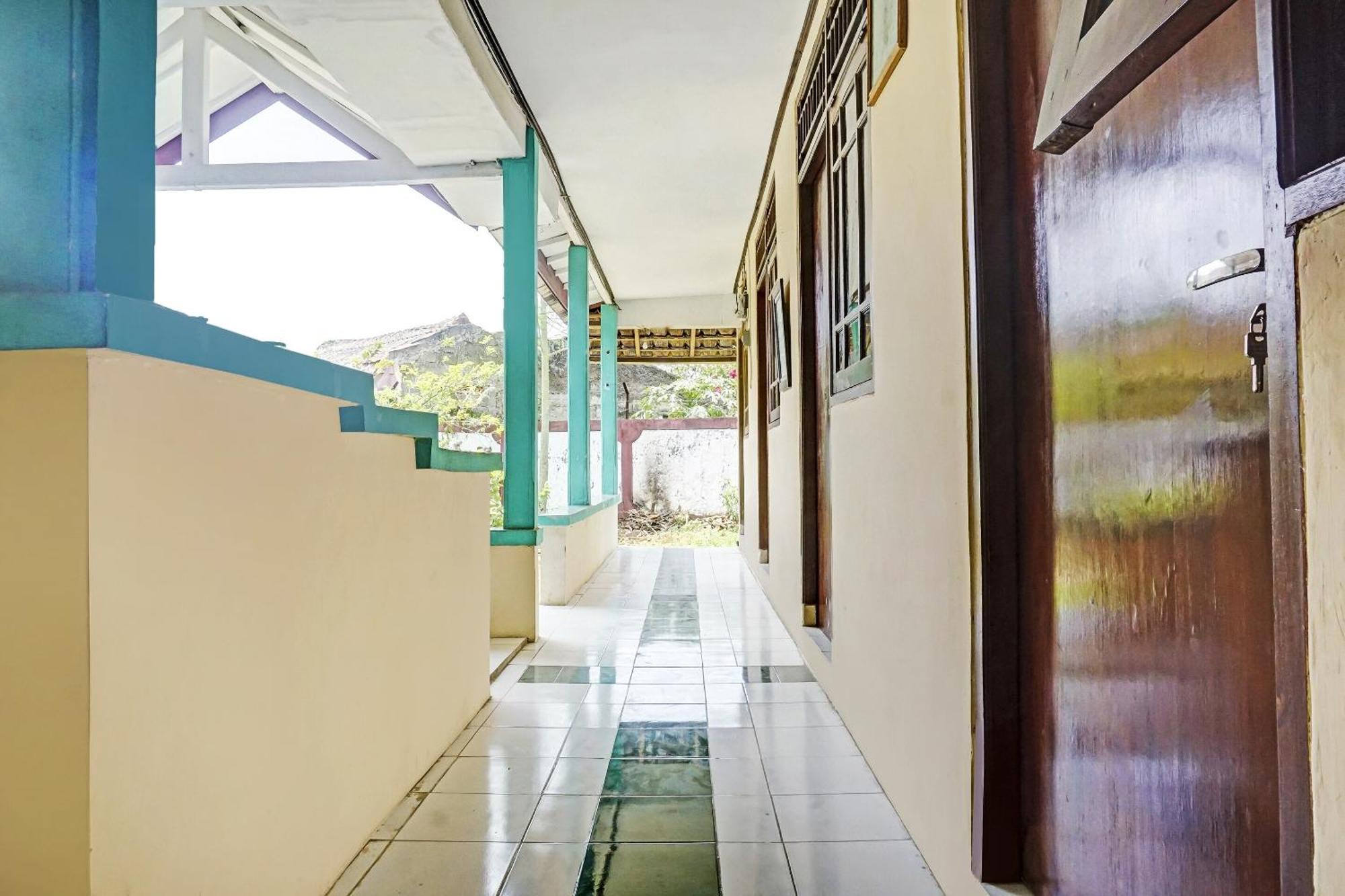 Oyo 90928 Wisma Asri Putra Syariah ボゴール エクステリア 写真