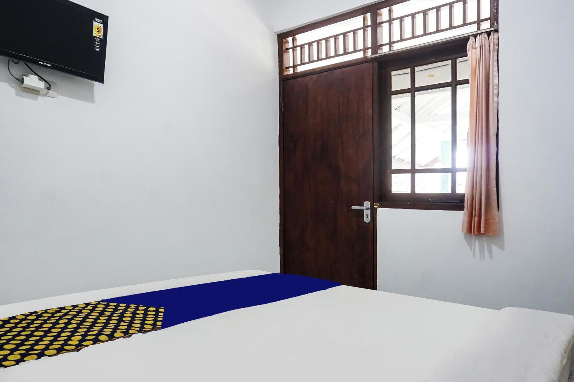 Oyo 90928 Wisma Asri Putra Syariah ボゴール エクステリア 写真