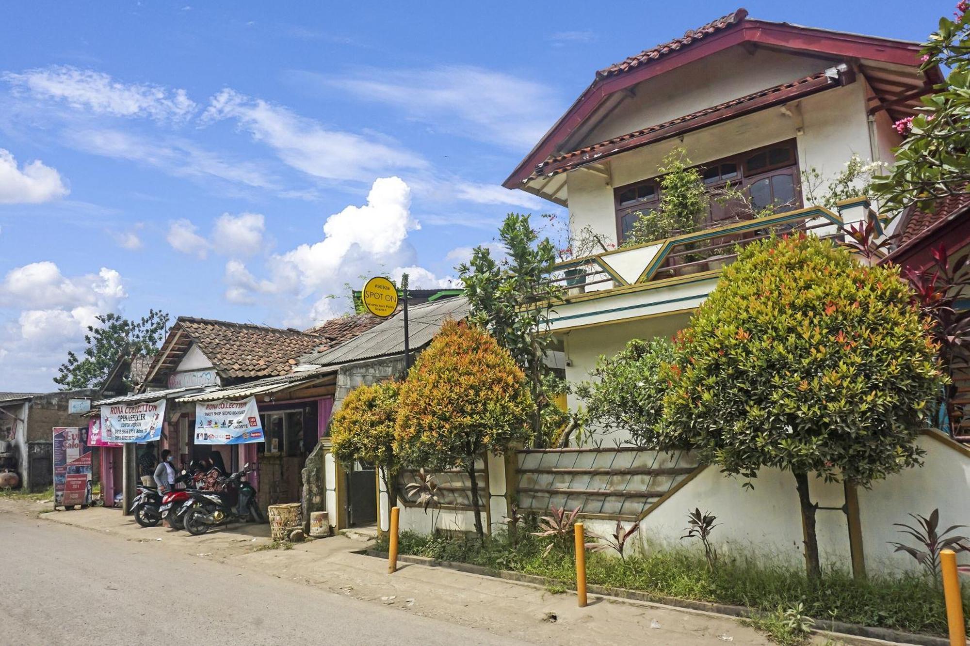 Oyo 90928 Wisma Asri Putra Syariah ボゴール エクステリア 写真