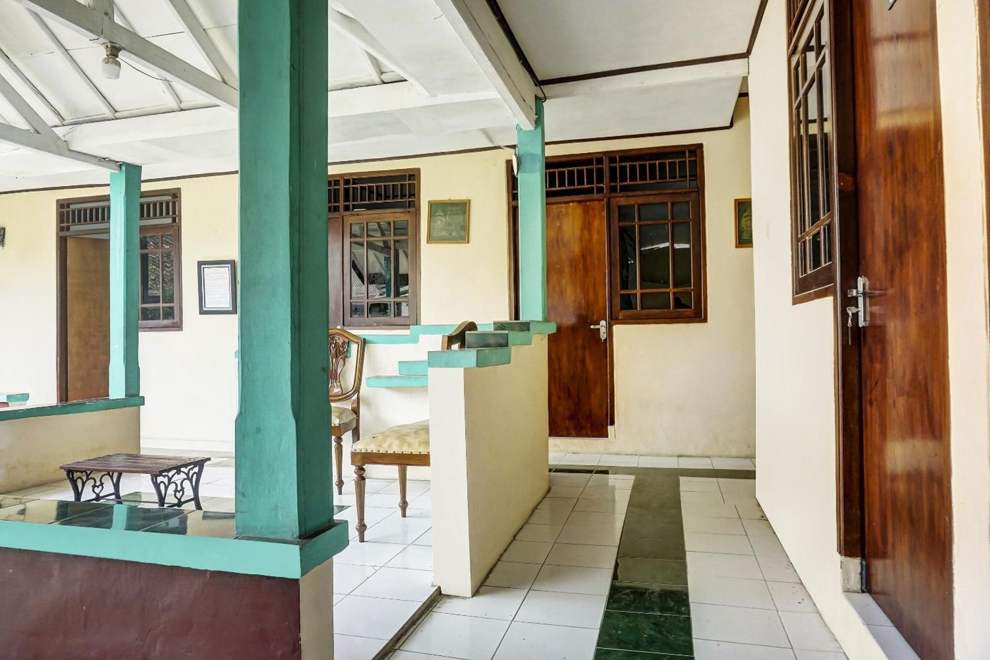 Oyo 90928 Wisma Asri Putra Syariah ボゴール エクステリア 写真
